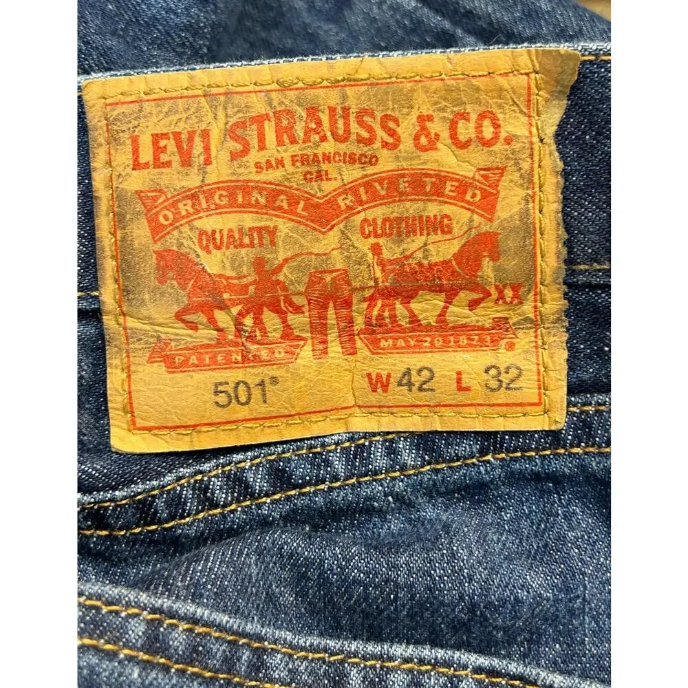 Levi’s 501 Jeans Men’s 42 x 32 Medium Wash Button‎ Fly Relaxed Straight Leg